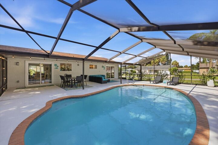 Property Photo:  4562 Baroda Avenue  FL 34287 