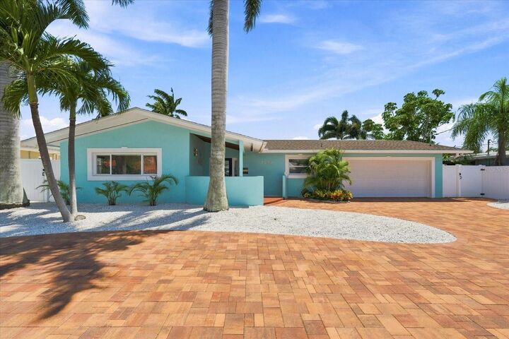 Property Photo:  7852 Causeway Boulevard S  FL 33707 