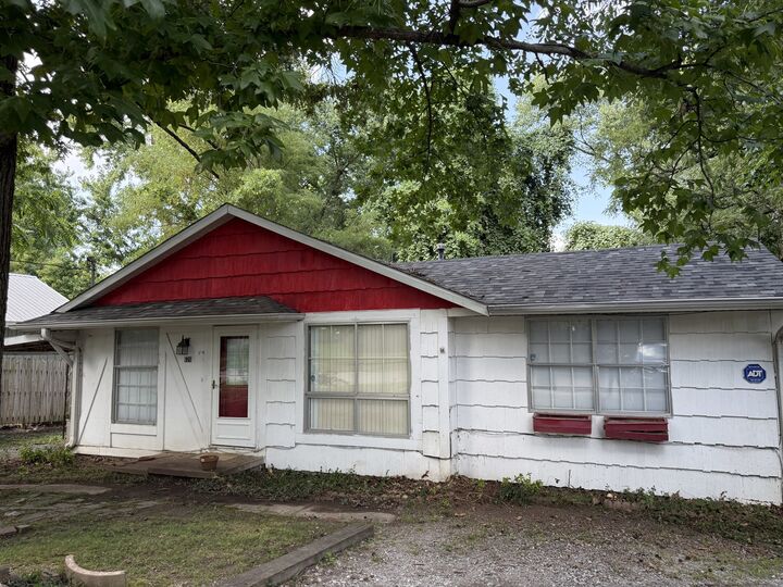Property Photo:  626 W Rigdon Street  IL 62901 