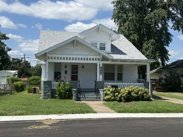 Property Photo:  805 S 14th Street  IL 62848 