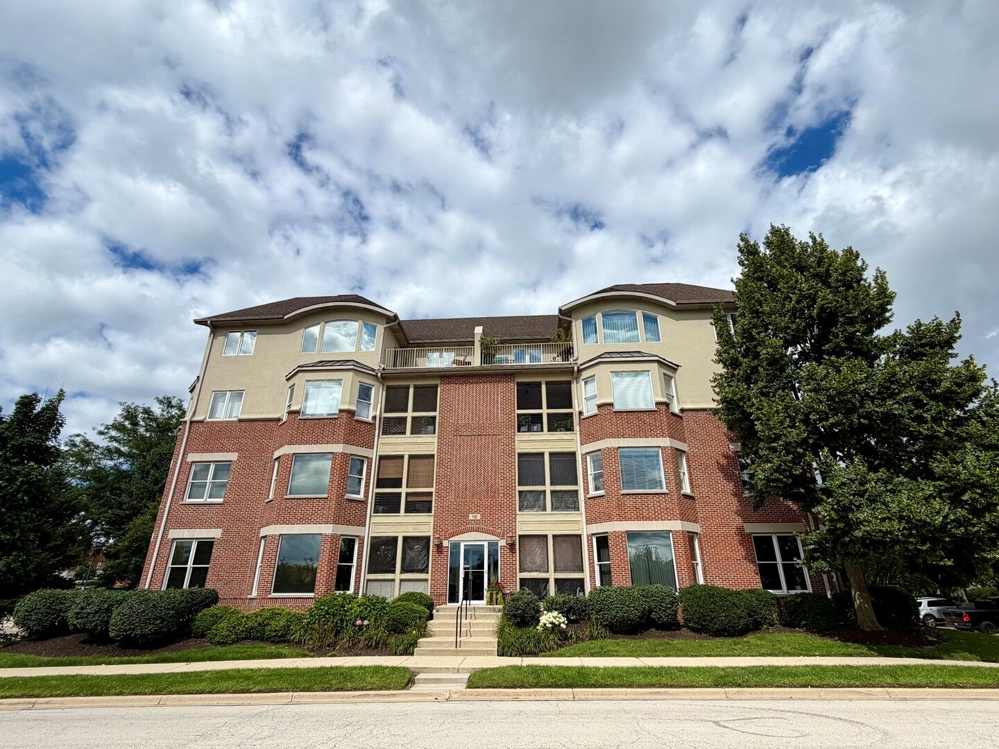 Property Photo:  100 N River Lane 401  IL 60134 