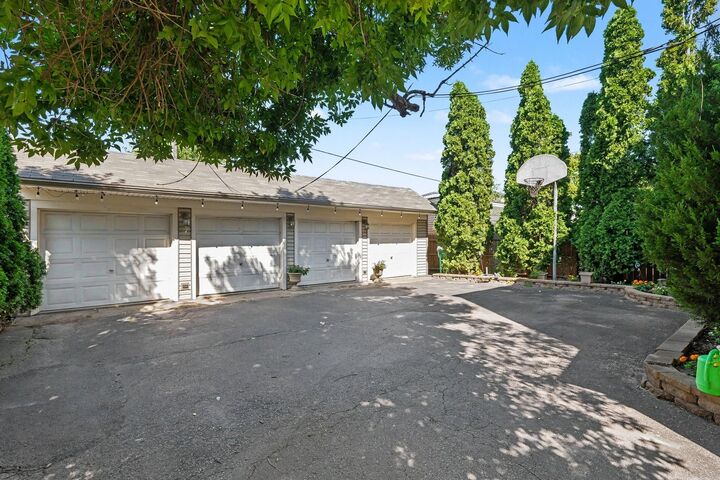 Property Photo:  211 Casseday Avenue  IL 60432 