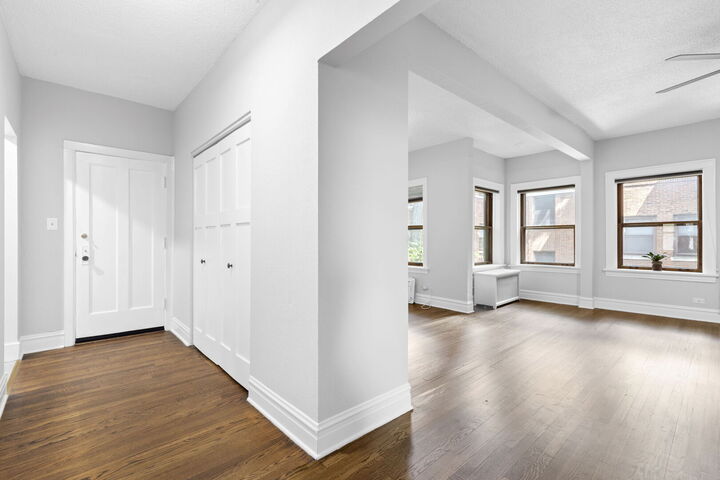 Property Photo: 821 Lake Street 2S IL 60301