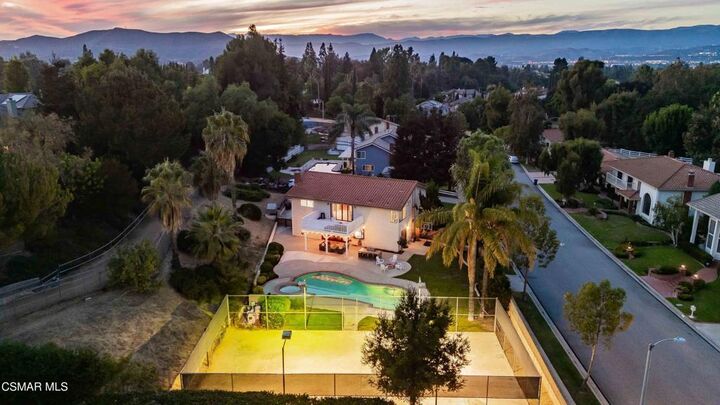 Property Photo:  652 Stonebrook Street  CA 93065 