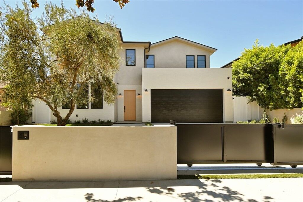 Property Photo:  4433 Kraft  CA 91602 