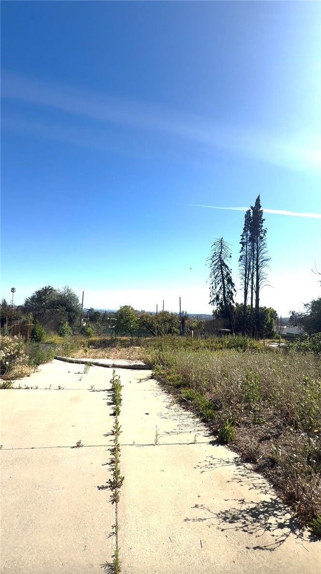 Property Photo:  940 E Mariposa  CA 91001 