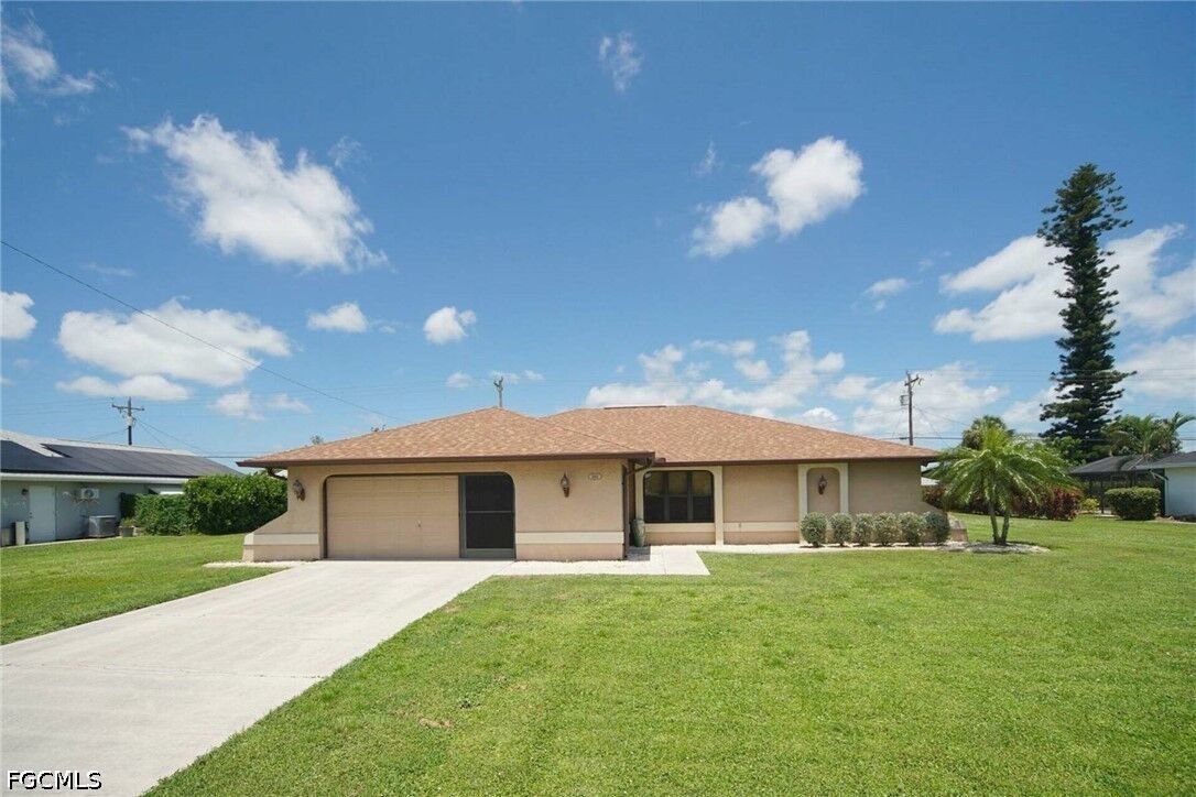 Property Photo: 1301 SE 26th Terrace FL 33904