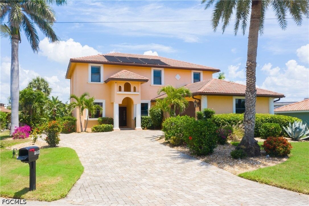 Property Photo: 5105 Rutland Court FL 33904