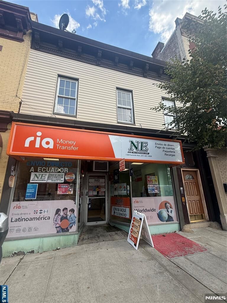 Property Photo:  1304 Summit Avenue  NJ 07087 
