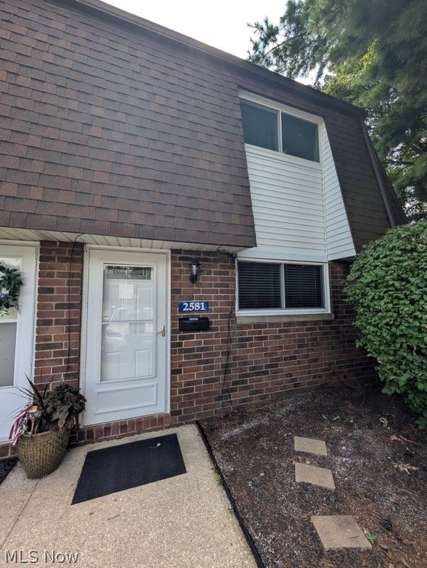 Property Photo:  2581 Shakespeare Lane  OH 44011 