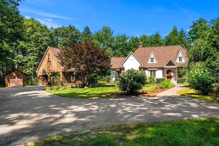 Property Photo: 3 Rebekahs Way NH 03049