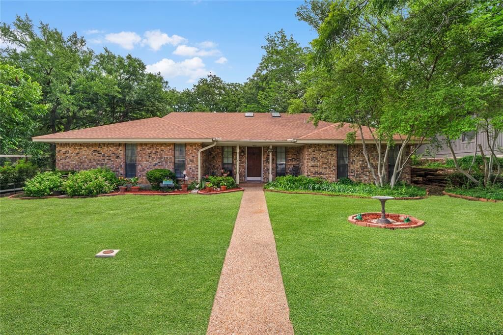 Property Photo:  1455 Warrington Court  TX 76112 