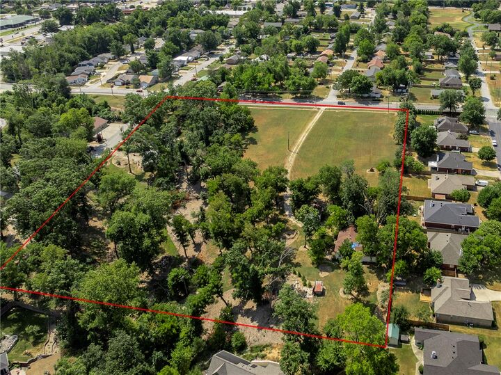 Property Photo:  1208 NW 3rd Street  AR 72712 