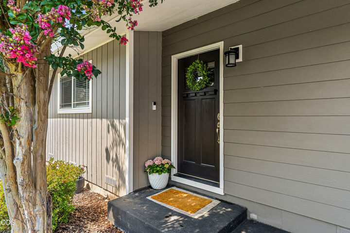 Property Photo: 1310 SE Perry Street OR 97526