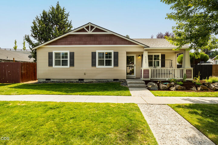 Property Photo: 61049 Larkspur Loop OR 97702