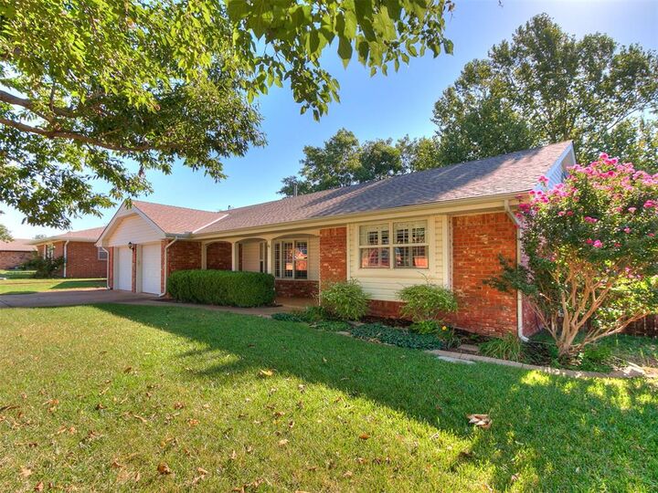 Property Photo: 1413 S Oak Street OK 73750