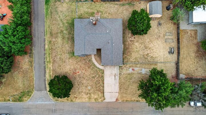 Property Photo:  1802 E University Avenue  OK 73044 
