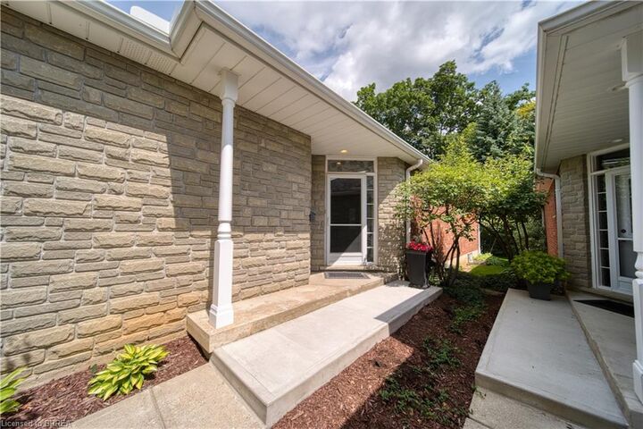 Property Photo:  115 Glenwood Drive 26  ON N3S 3G8 