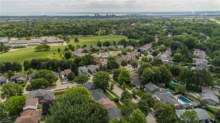 Property Photo: 2124 Sandringham Drive ON L7P 1L9