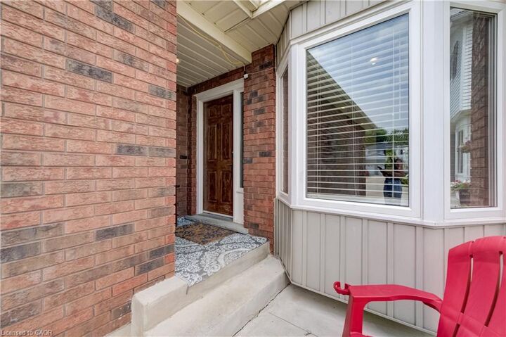 Property Photo:  102 William Street N  ON N0B 2R0 