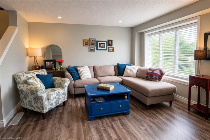 Property Photo: 38 Tudor Street ON N2R 1W4