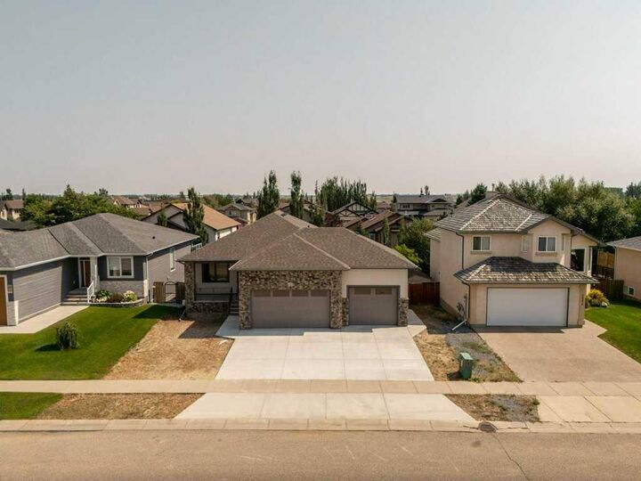 Property Photo: 1027 Canyon Boulevard W AB T1K 7V4