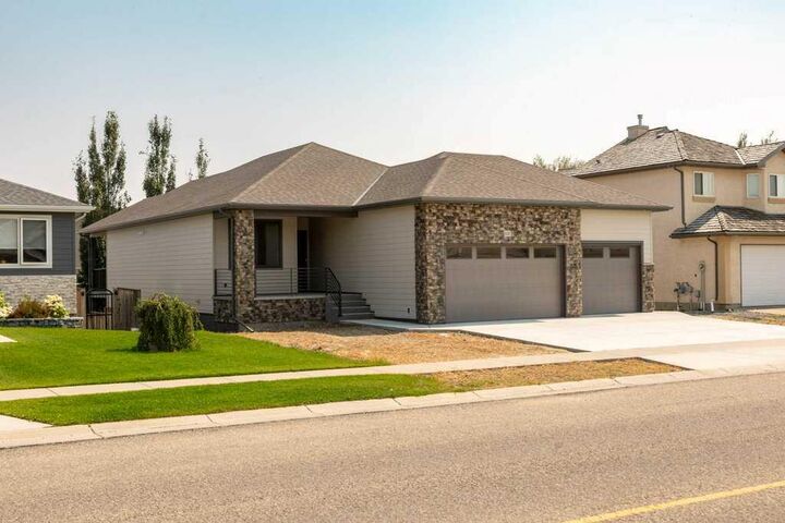 Photo de la propriété: 1027 Canyon Boulevard W AB T1K 7V4
