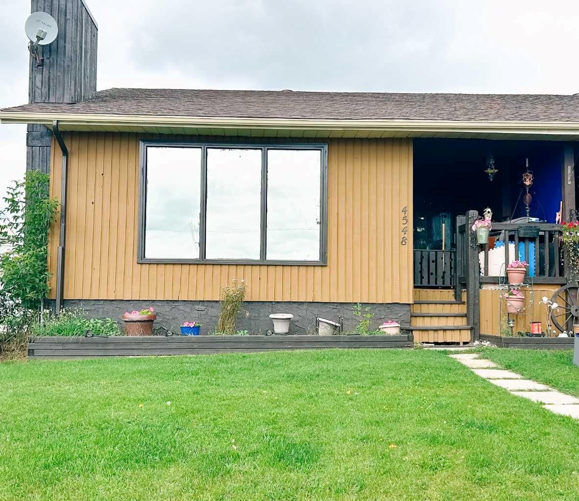 Property Photo:  4548 46 Avenue  AB T4T 1A2 