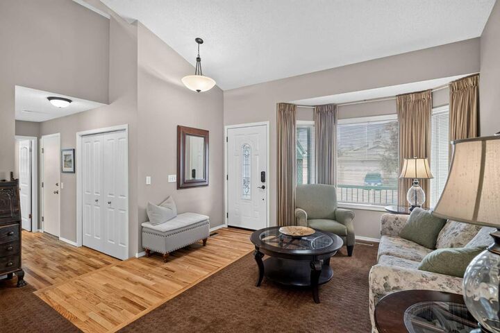 Property Photo:  264 Riverview Close SE  AB T2C 4G8 