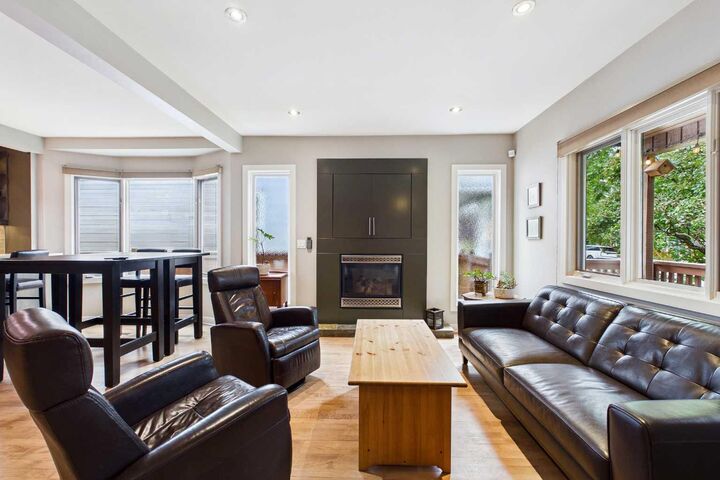 Property Photo:  224 10A Street NW  AB T2N 1W6 