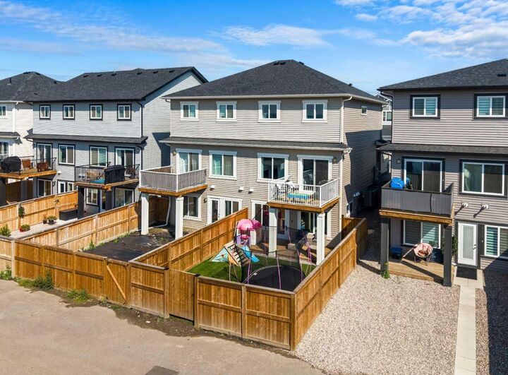 Property Photo: 256 Heritage Heights AB T4C 3A7