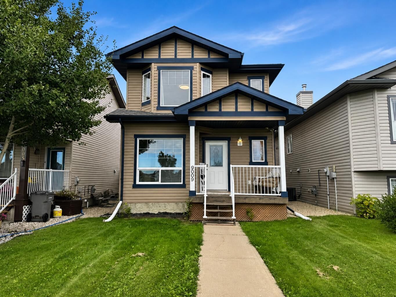 Property Photo:  9009 93 Avenue  AB T8X 0A3 