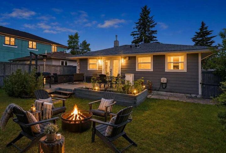 Property Photo:  6324 Bowmont Crescent NW  AB T3B 2H4 