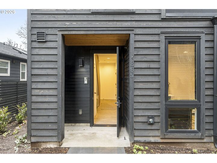 Property Photo:  1869 NW 28th Ave  OR 97210 