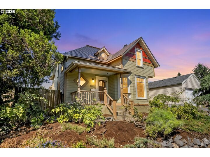 Property Photo:  1725 N Sumner St  OR 97217 