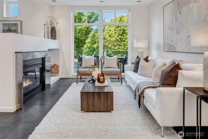 Property Photo:  17 W Mercer Street Th7  WA 98119 