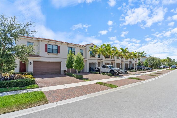 Property Photo:  10076 Brickhill Drive  FL 33428 