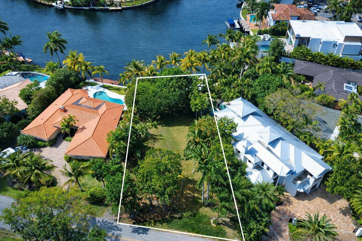 Property Photo: 2405 Middle River Drive FL 33305