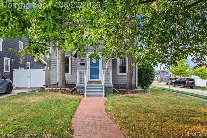 Property Photo:  1118 Oxford Road  MI 48072 