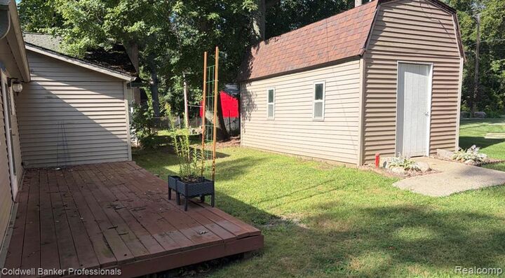 Property Photo:  270 Indian Trail  MI 48421 