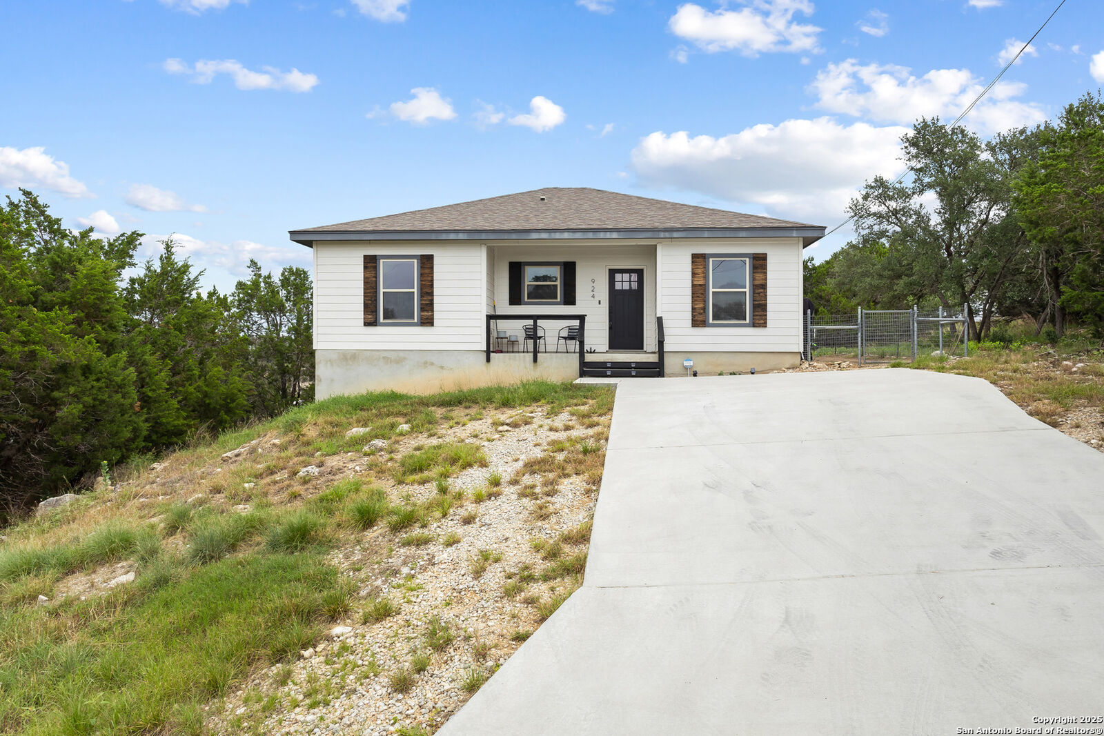 Property Photo:  924 Scenic Hills Dr  TX 78133 