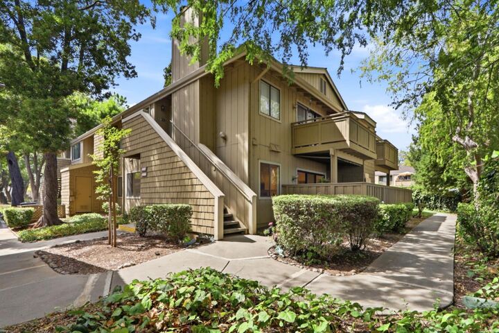 Property Photo:  5699 Makati Circle B  CA 95123 