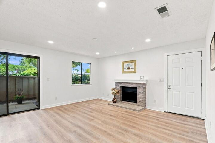 Property Photo:  5699 Makati Circle B  CA 95123 