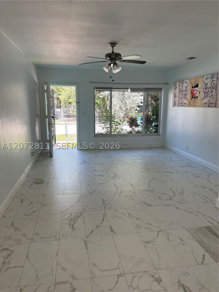 Property Photo:  2 NE 45th St 4  FL 33137 