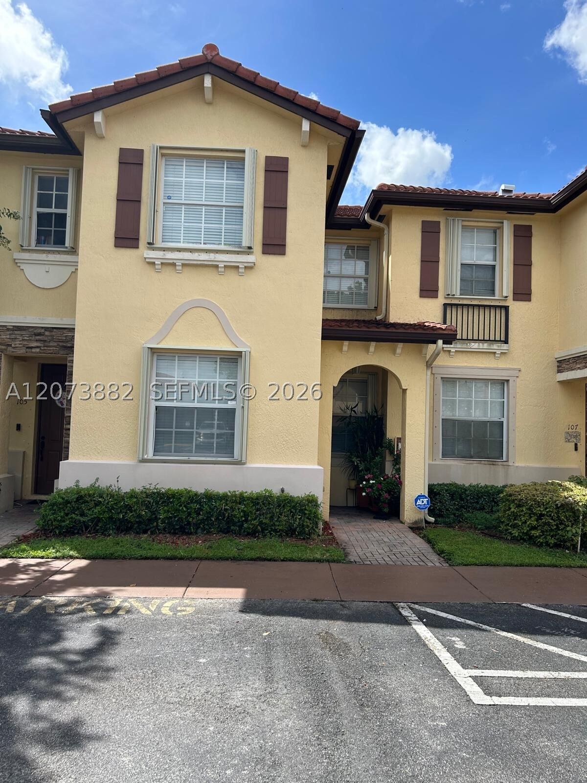 Property Photo:  3370 NE 13th Cir Dr 106-20  FL 33033 