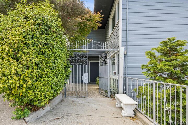 Property Photo:  2 Glenbrook Avenue  CA 94114 