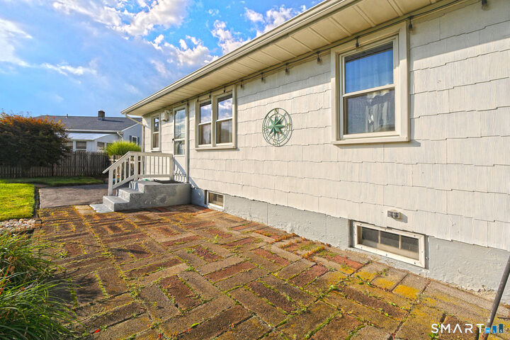 Property Photo: 105 Skyline Drive CT 06516