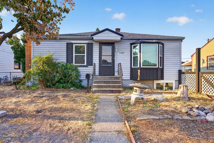 Property Photo: 1307 E Gordon Ave WA 99207