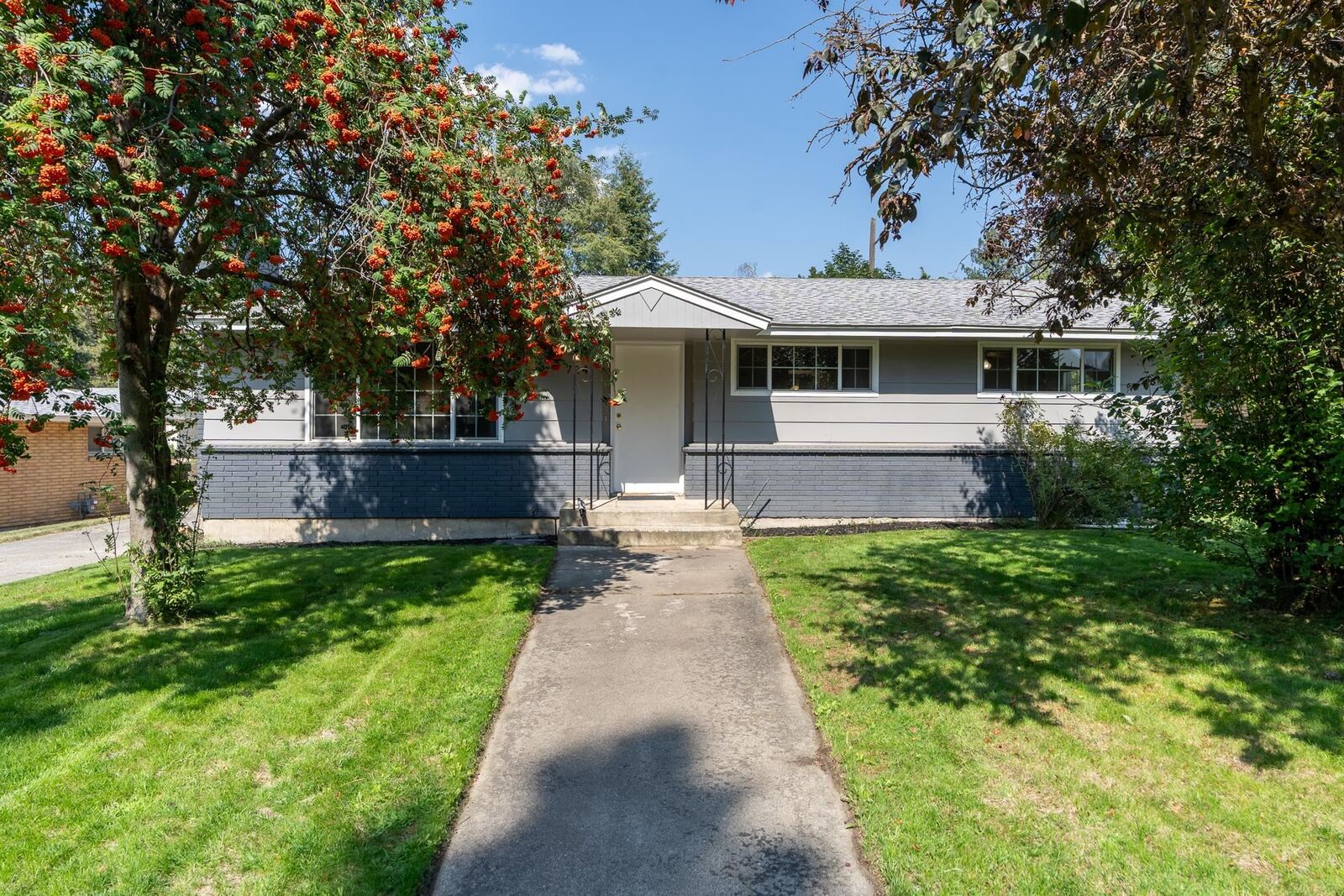 Property Photo: 724 W Carolina Way WA 99208