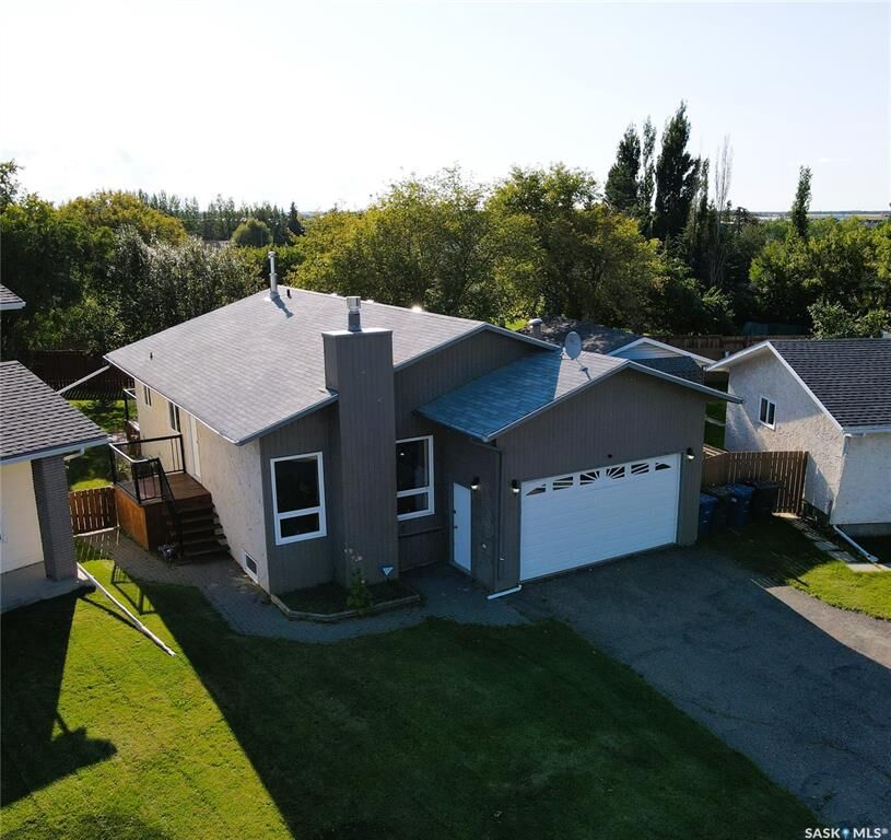 Property Photo:  58 Dunfield Crescent  SK S9X 1C4 